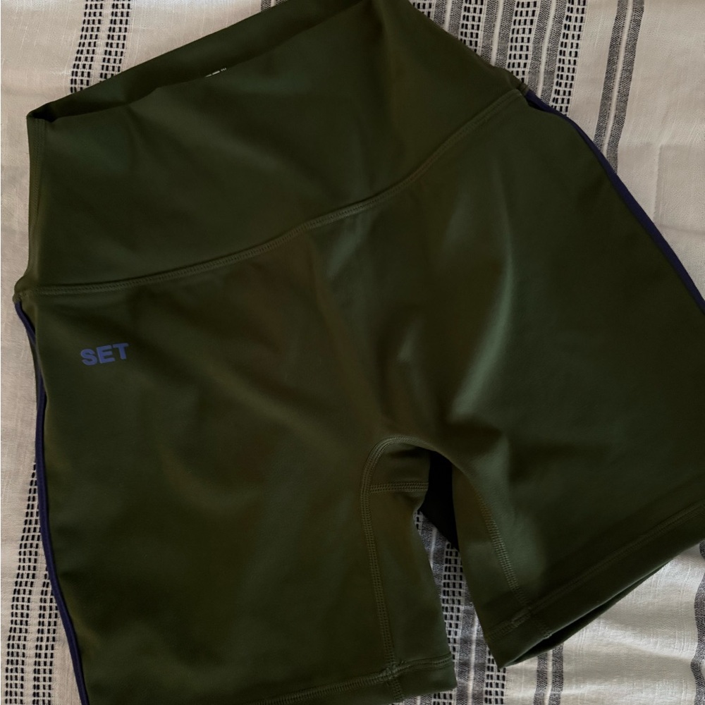 SET Active Olive Green High-Waist Bike Shorts with Navy Trim size small NEW